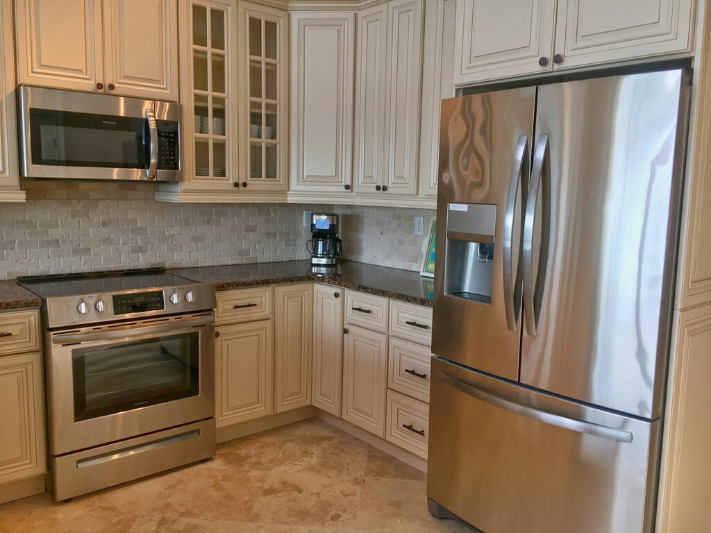 Pineapple Point Resort 10 - Top of the line stainless steel appliances