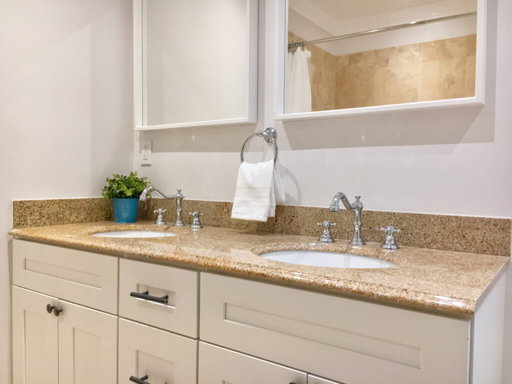 Pineapple Point Resort 10 - En-Suite Master Bathroom