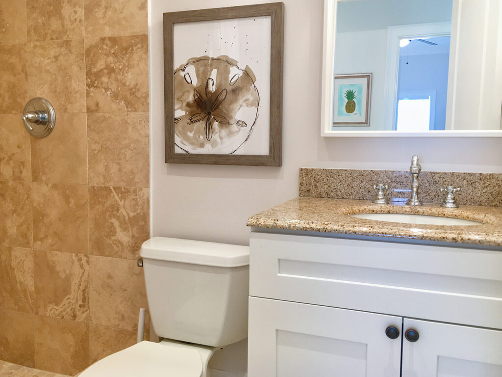 Pineapple Point Resort 10 - Guest Bathroom