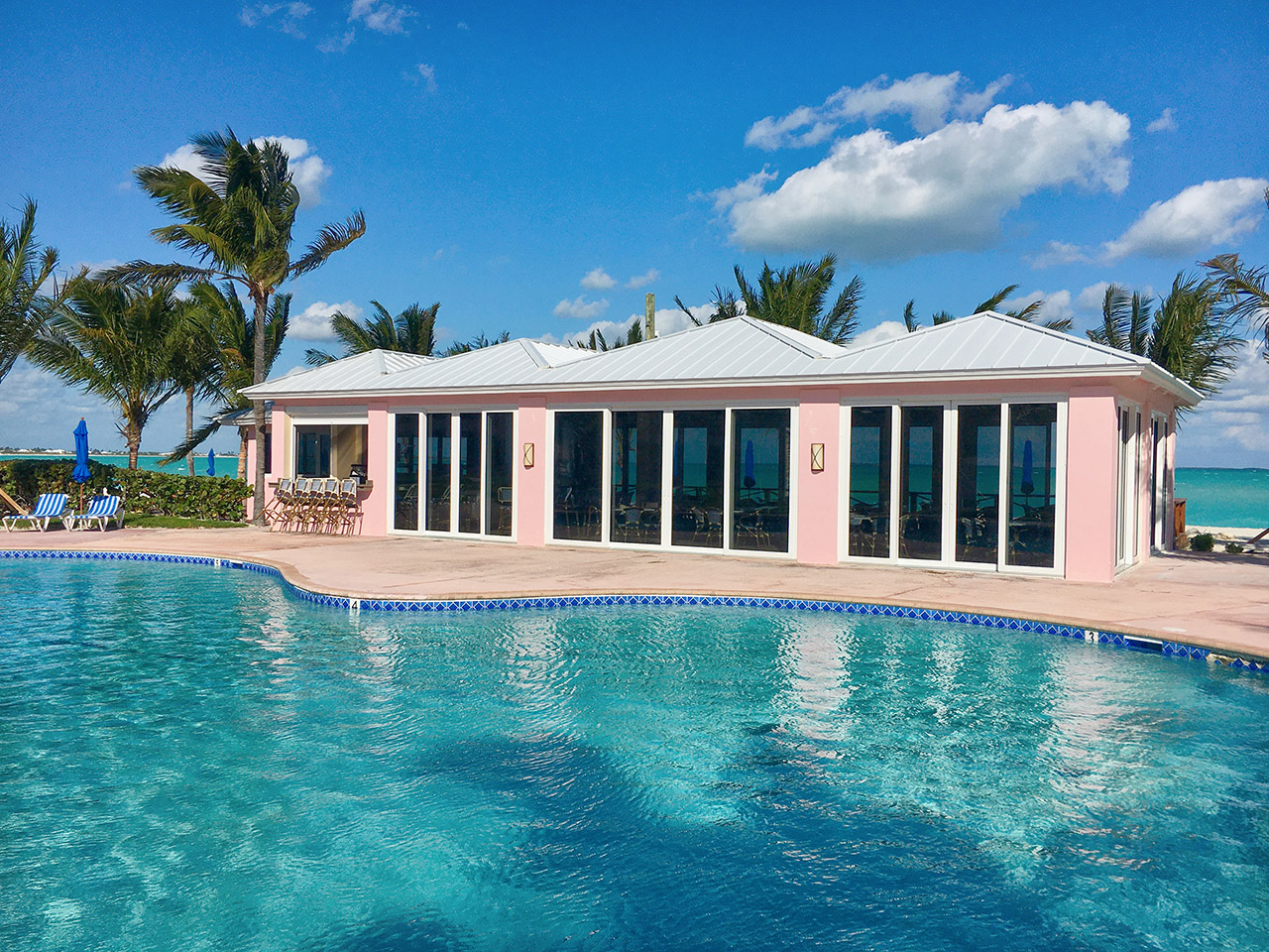 Bahama Beach Club 2067 - Pool and Resteraunt
