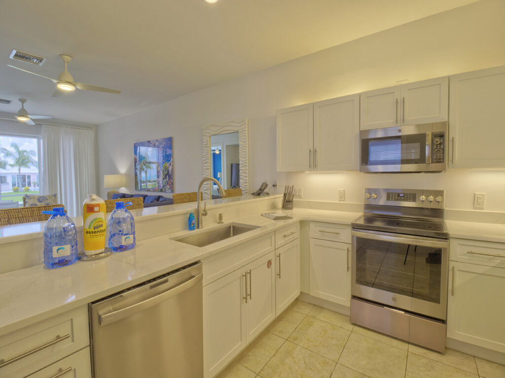 Bahama Beach Club 2061 - Kitchen Fully Equipped With Stainless Steel Appliances