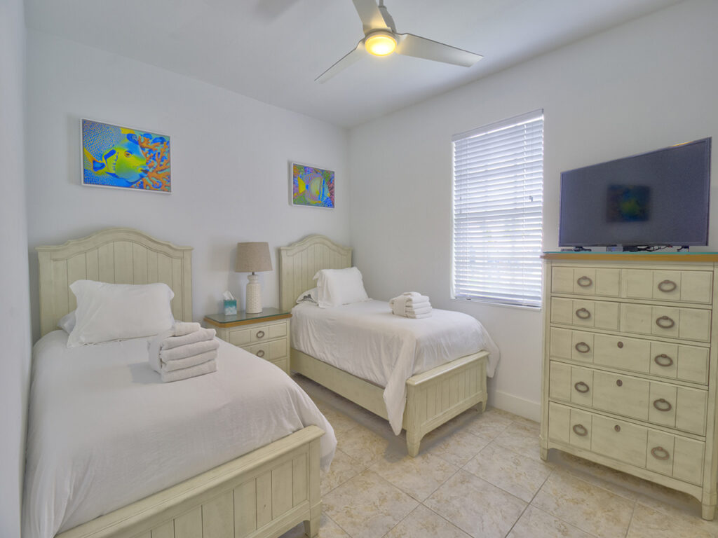 Bahama Beach Club 2061 - Guest Bedroom 2