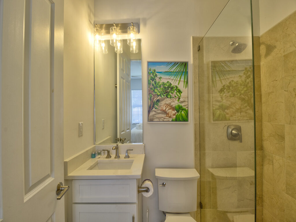 Bahama Beach Club 2061 - En Suite Guest Bathroom
