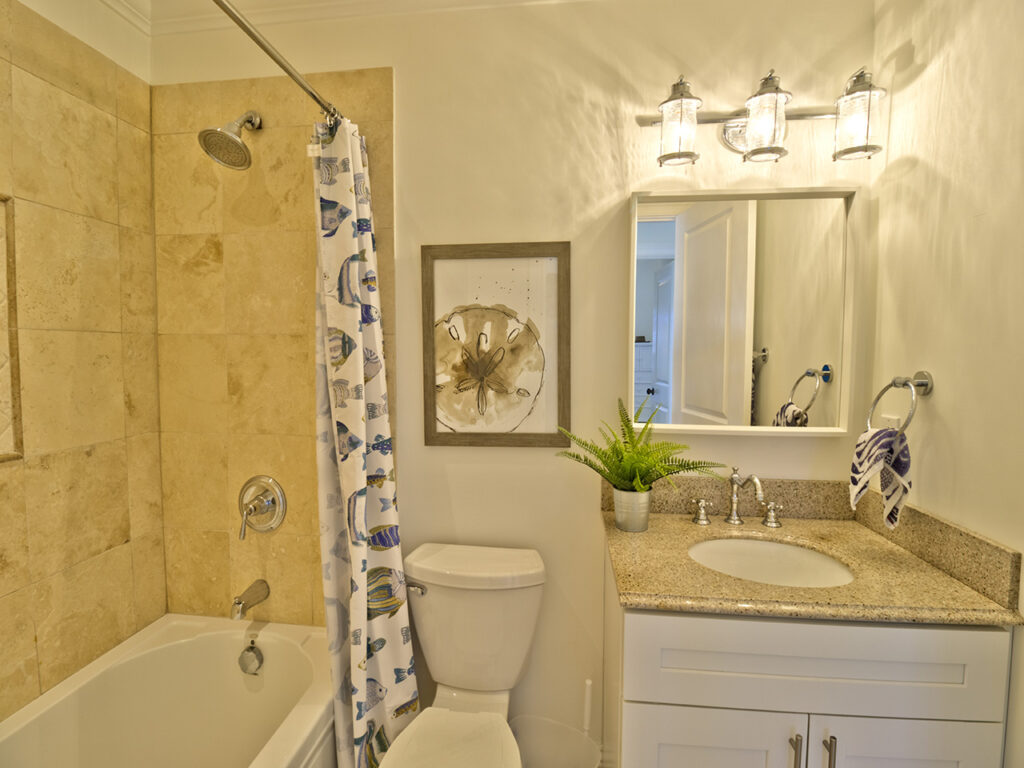 Pineapple Point Resort 18 - Guest Bathroom